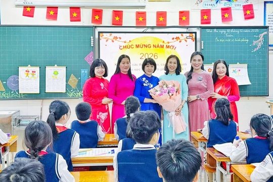 Hà Nội chi 35 tỷ đồng thưởng cho giáo viên ngày cận Tết