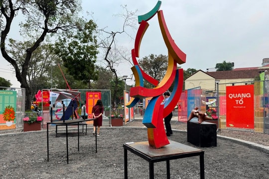 Triển lãm "Giao" trưng bày các tác phẩm điêu khắc chào mừng Tết Nguyên đán Bính Ngọ 2026