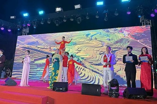 Nhà hát Kịch Hà Nội mang Xuân đến Sơn Tây và Xã đảo Minh Châu