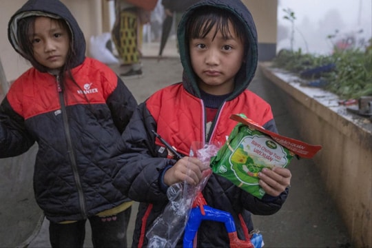 Bánh chưng xanh và cung đường của những tấm lòng