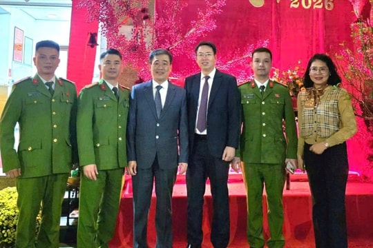 Phường Cửa Nam: Thăm, động viên các đơn vị, điểm chốt trực tuần tra đêm giao thừa