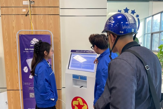 Điểm hỗ trợ dịch vụ công số Ngọc Hà phục vụ nhân dân xuyên Tết Bính Ngọ