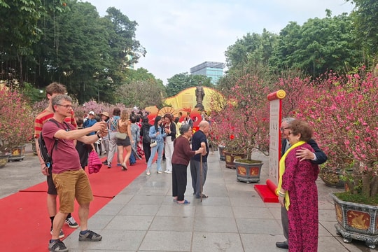 Hà Nội đón hơn nửa triệu khách trong 5 ngày đầu nghỉ Tết Nguyên đán