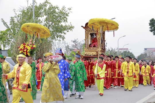 Độc đáo lễ rước “nữ tướng” trong hội Gióng