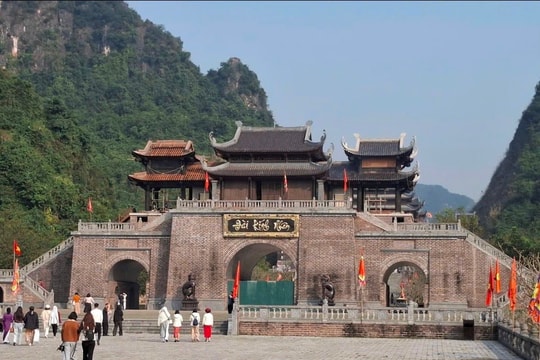 Du lịch Ninh Bình đầu xuân 2026: Thung Ui trở thành điểm đến mới thu hút du khách