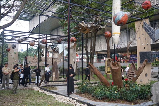 Trưng bày nghệ thuật sắp đặt tại Bảo tàng Hà Nội