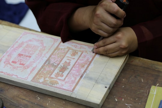 Trưng bày giới thiệu những di sản tư liệu quý trong không gian “Thưởng lãm Châu phê - Lưu dấu Mộc bản”