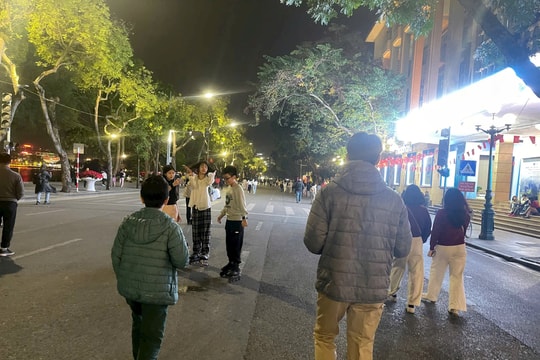 Hà Nội tạm dừng hoạt động phố đi bộ khu vực hồ Hoàn Kiếm