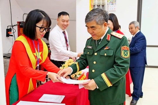 Cử tri phường Tùng Thiện hân hoan, trách nhiệm với quyền, nghĩa vụ công dân trong ngày bầu cử