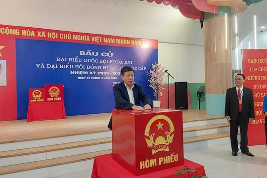 Cử tri phường Cửa Nam phấn khởi đi bầu cử đại biểu Quốc hội khóa XVI và đại biểu HĐND các cấp