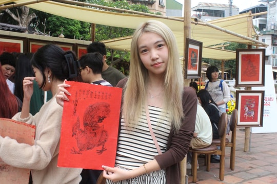 Trải nghiệm tranh dân gian trong chuỗi hoạt động nghệ thuật "Dòng chảy bản sắc - Hành trình sáng tạo 2026"