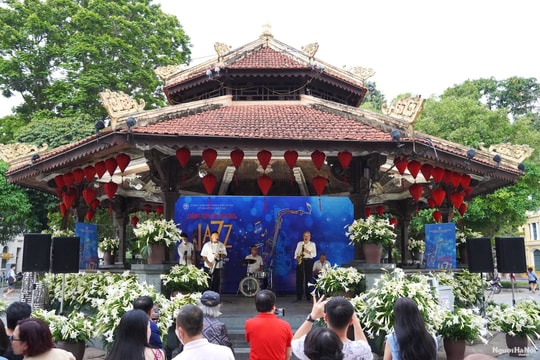 "Âm nhạc cuối tuần": Gọi ký ức về từ những mùa hoa