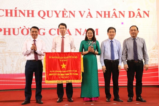 Phường Cửa Nam nhận Cờ đơn vị xuất sắc phong trào thi đua thành phố Hà Nội năm 2025