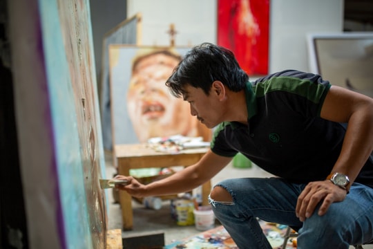 Lát cắt chân thực về cuộc sống qua tranh chân dung của họa sĩ Nguyễn Công Hoài