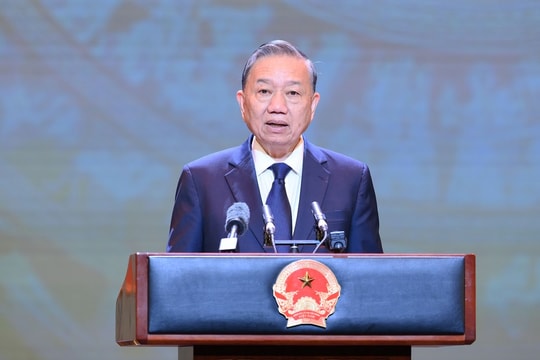 Nhiệm vụ quan trọng hàng đầu trong xây dựng Đảng là công tác chính trị, tư tưởng