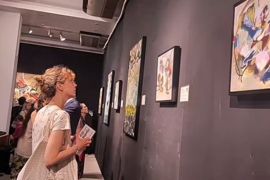 Triển lãm 'Cội nguồn' của họa sĩ gốc Việt Van Guillemin tại quê hương