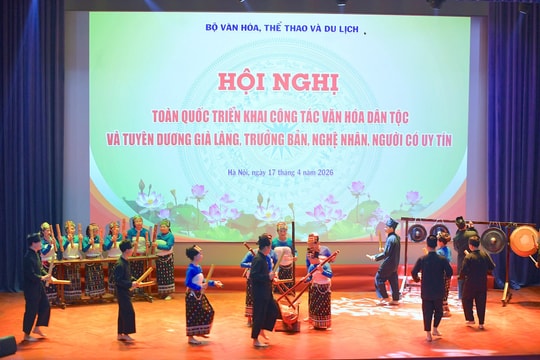 Bộ VHTT&DL tuyên dương các già làng, trưởng bản, nghệ nhân, người có uy tín tiêu biểu