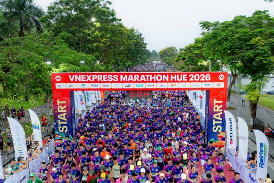 Hơn 8.000 vận động viên VnExpress Marathon “chạy giữa di sản” Cố đô Huế