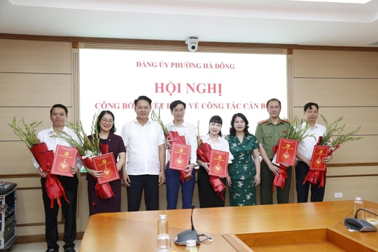 Phường Hà Đông công bố các quyết định về công tác cán bộ