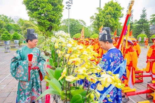 Nghệ nhân ba miền “Cung tiến Kỳ hoa Dị thảo” vào Hoàng cung Huế