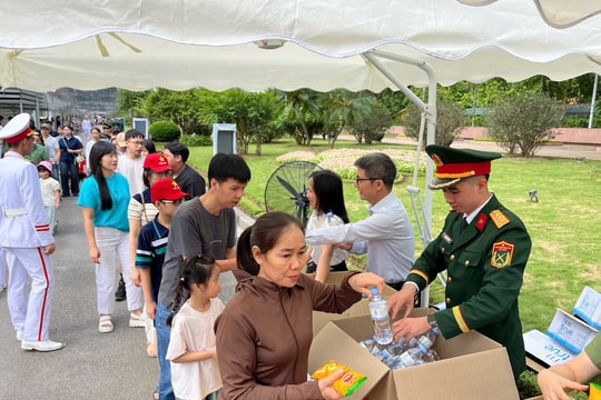 110.000 suất quà nghĩa tình dành tặng du khách viếng Lăng Bác năm 2026