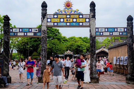 Hơn 1 triệu lượt khách du lịch tham quan di sản Huế dịp nghỉ lễ