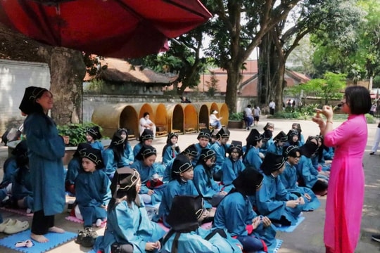"Chuyện sĩ tử" - Nơi lưu giữ 950 câu chuyện thực về hành trình học tập của thế hệ hôm nay