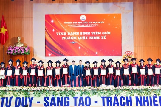 Hơn 800 sinh viên của Đại học Luật Huế được đạo tạo song ngữ Việt - Anh tốt nghiệp
