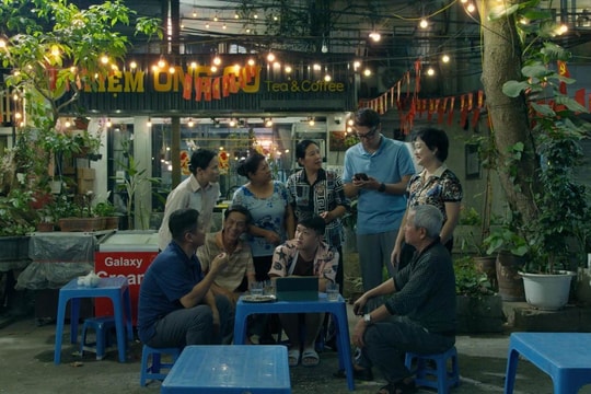 Phim “Dưới ô cửa sáng đèn": Gợi nhớ những khu tập thể cũ của Hà Nội