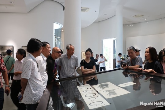 Văn nghệ sĩ “Hà Nội - Huế - TP Hồ Chí Minh” tham quan không gian lưu niệm hoạ sĩ Lê Bá Đảng