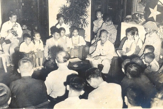 Chủ tịch Hồ Chí Minh với non sông đất nước và tình yêu đặc biệt dành cho Thủ đô Hà Nội