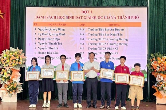 Phường Hồng Hà: Tuyên dương học sinh tiêu biểu năm học 2025 - 2026