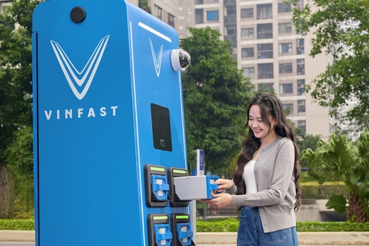 Người dân Hà Nội chọn VinFast Evo Lite: Xe nhỏ gọn, đi phố chill, đổi pin chỉ một phút