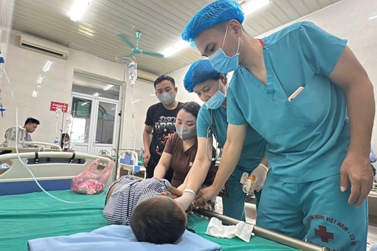 Hành trình nhân văn mang lại nụ cười cho cậu bé người Mông