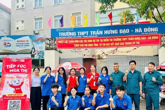 Áo xanh tình nguyện: Điểm tựa vững chắc tiếp sức cho gần 125.000 thí sinh trong ngày thi đầu tiên vào lớp 10 tại Hà Nội