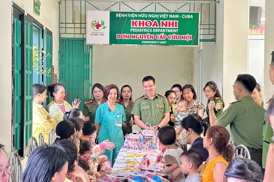 Mang yêu thương đến bệnh nhi tại Bệnh viện Việt Nam - Cu Ba nhân dịp Quốc tế Thiếu nhi 1/6