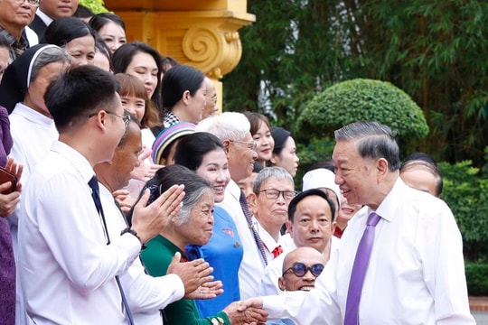 Tổng Bí thư, Chủ tịch nước Tô Lâm gặp mặt thân mật 100 đại biểu trong chương trình “Việc tử tế”