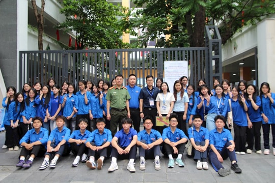 Phường Cửa Nam: Quan tâm, động viên kịp thời các lực lượng làm nhiệm vụ tại các Điểm thi trên địa bàn phường