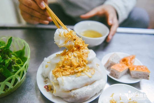Bánh cuốn, nhịp thở chậm của phố phường