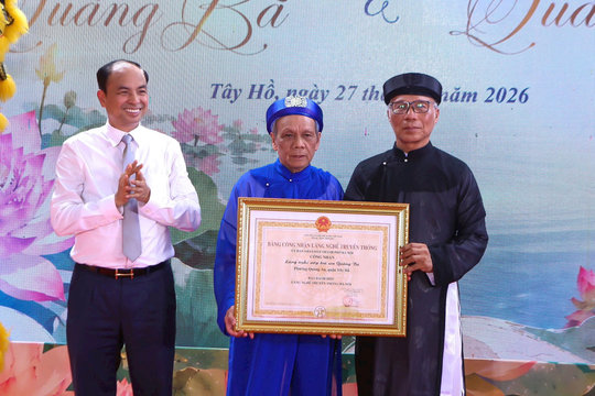 Phường Tây Hồ đón nhận Bằng công nhận làng nghề và nghề truyền thống ướp trà sen