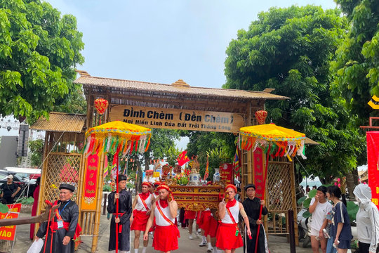 Rực rỡ sắc màu văn hóa tâm linh tại Lễ hội truyền thống đình Chèm 2026