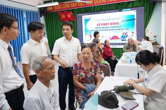 Huế phát động khám sức khỏe định kỳ, khám sàng lọc miễn phí cho người dân