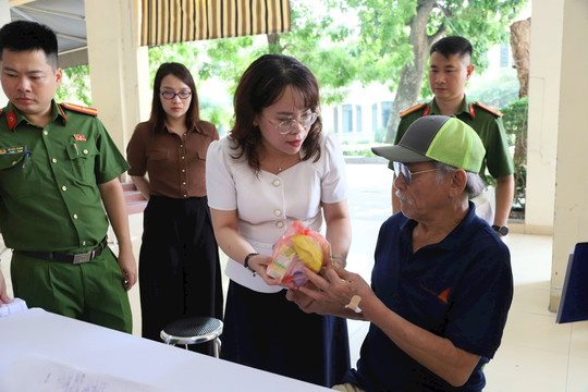 Phường Cửa Nam: Trọn vẹn nghĩa tình trong chiến dịch thu nhận mẫu ADN thân nhân liệt sĩ