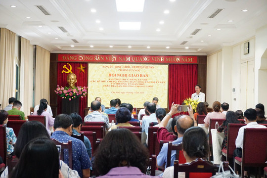 Thường trực Đảng ủy phường Cửa Nam giao ban với Bí thư chi bộ, Tổ trưởng tổ dân phố