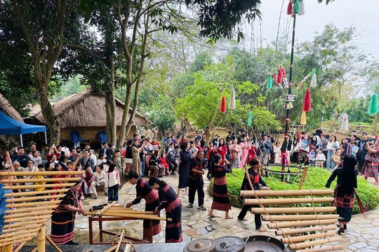 Đưa Làng Văn hóa - Du lịch các dân tộc Việt Nam trở thành biểu tượng hội tụ bản sắc văn hóa dân tộc