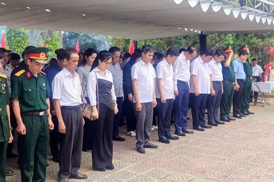 Phường Tây Hồ dâng hương tưởng niệm các Anh hùng liệt sĩ tại Nghĩa trang Liệt sĩ Thành phố Hà Nội