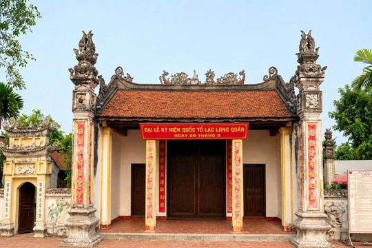 Cội nguồn dân tộc trong bức giá tượng Đức Quốc Tổ ở Đình nội Bình Đà