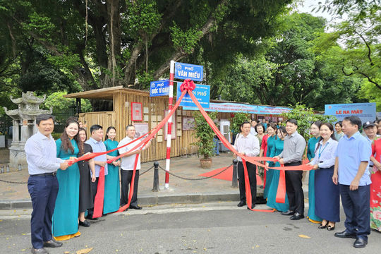 Phường Văn Miếu - Quốc Tử Giám ra mắt các tuyến phố điểm kinh doanh, thanh toán không dùng tiền mặt