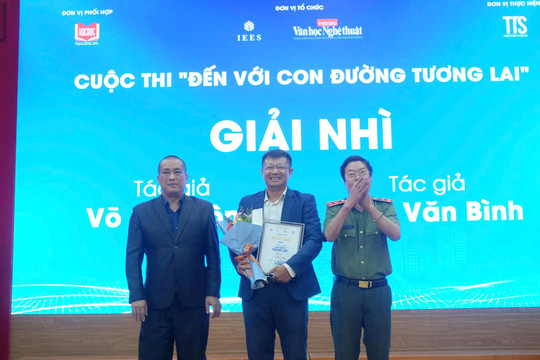 Trao giải Cuộc thi “Đến với Con đường tương lai”