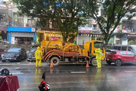 Hà Nội mưa lớn diện rộng, nhiều tuyến phố không xảy ra úng ngập